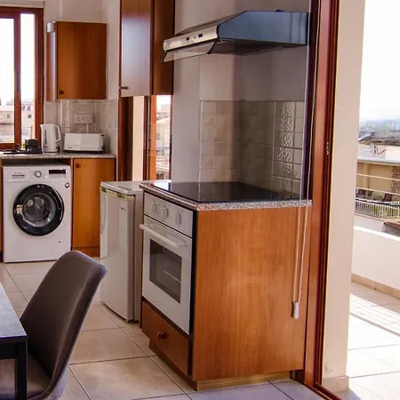 Phaedrus Living: Flat 101 *