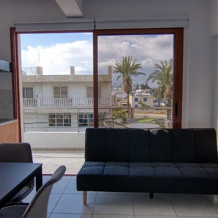 Apartment Phaedrus Living: Flat 101