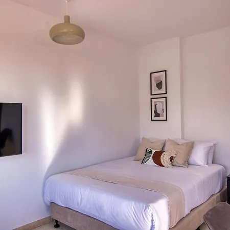 Phaedrus Living: Flat 101 *